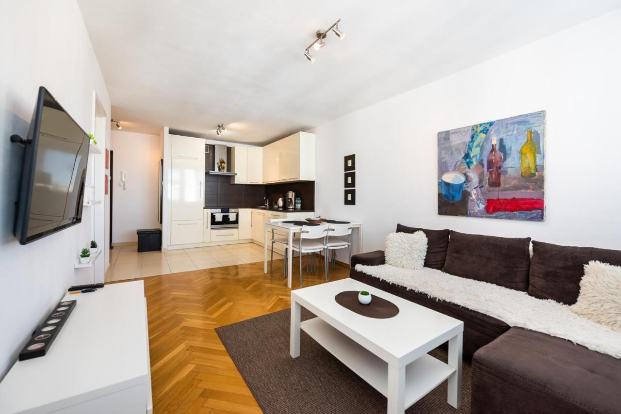 Zelazna Sky Nest Butas Warsaw
